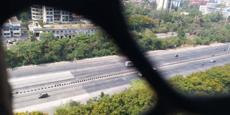 A-view-of-Mumbai-Pune-road-during-lockdown.-Image-credit-Twitter-@satheeshk1960-1140x570