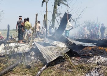গোৱালপাৰাত ভয়ংকৰ অগ্নিকাণ্ড; ৩ বছৰীয়া শিশুৰ মৃত্যু, ৬টা ঘৰ ভস্মীভূত