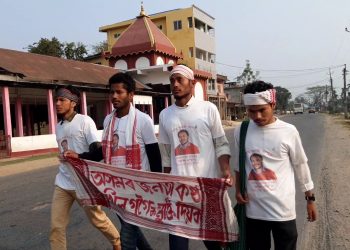 অখিল গগৈৰ মুক্তিৰ দাবীত নুমলীগড়ৰ পৰা গুৱাহাটীলৈ ৪ যুৱকৰ পদযাত্ৰা