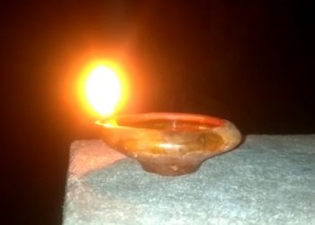 India lights diyas to show unity against COVID-19
