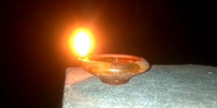 India lights diyas to show unity against COVID-19