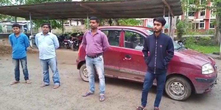 নাজিৰাত মাস্ক পৰিধান নকৰি আৰক্ষীৰ হাতত  আটক হোৱা ব্যক্তি কেইগৰাকী