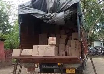 শিৱসাগৰ-নাজিৰাত গুটখাৰ ৰমৰমীয়া বেহা; বিস্কুটৰ কাৰ্টুনত লুকুৱাই অনা বৃহৎ পৰিমাণৰ গুটখা জব্দ আৰক্ষীৰ