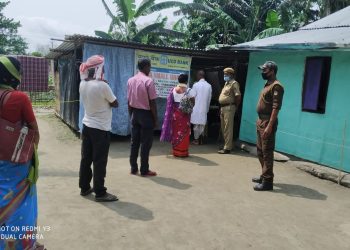 লকডাউনৰ সময়ত মাজুলীৰ দুখীয়া পৰিয়ালক সকাহ দিয়াৰ বিভিন্ন প্ৰয়াস জিলা প্ৰশাসনৰ