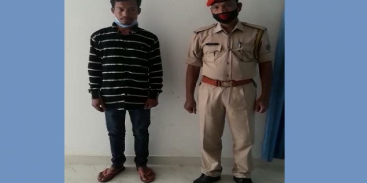 আৰক্ষীৰ সৈতে ধৰ্ষণত অভিযুক্ত যুৱকজন