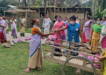 তামুলপুৰত মহিলাৰ মাজত ক’ৰ’না সংক্ৰমণ প্ৰতিৰোধী অভিযান; ২০০টা পৰিয়ালক খাদ্য সামগ্ৰী বিতৰণ