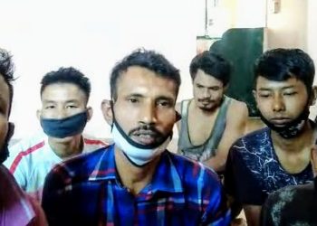 ল’কডাউনৰ সময়ত মহাৰাষ্ট্ৰৰ ৰেডজ’নত চৰম বিপৰ্যয়ৰ মাজত আৱদ্ধ বোকাখাতৰ চাৰিজন যুৱক; ভিডিঅ’ বাৰ্তাৰে সহায় আহ্বান