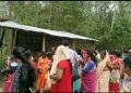 টীয়কত ল’কডাউনৰ নিয়ম উলংঘা কৰি বেংকৰ গ্ৰাহক সেৱা কেন্দ্ৰত গ্ৰাহকৰ ভিৰ