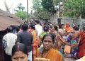 পাণ্ডুত খাদ্য সামগ্ৰী বিতৰণৰ সময়ত ল’কডাউন ভংগ কৰি শতাধিক দায়িত্বজ্ঞানহীন জনতাৰ ভিৰ