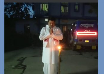 অখিল গগৈৰ সুস্বাস্থ্য কমনা আৰু মুক্তিৰ দাবীৰে শিৱসাগৰৰ বিভিন্ন স্থানত নিজ নিজ ঘৰৰ পদুলিত বন্তি প্ৰজ্বলন 