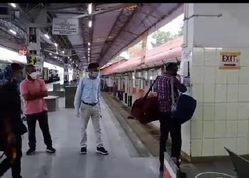বাহিৰৰ ৰাজ্যৰ পৰা অহা প্ৰথমখন ৰেইল পুৱা প্ৰায় ৫ বজাত যোৰহাট মৰিয়নী ষ্টেশ্যনত উপস্থিত