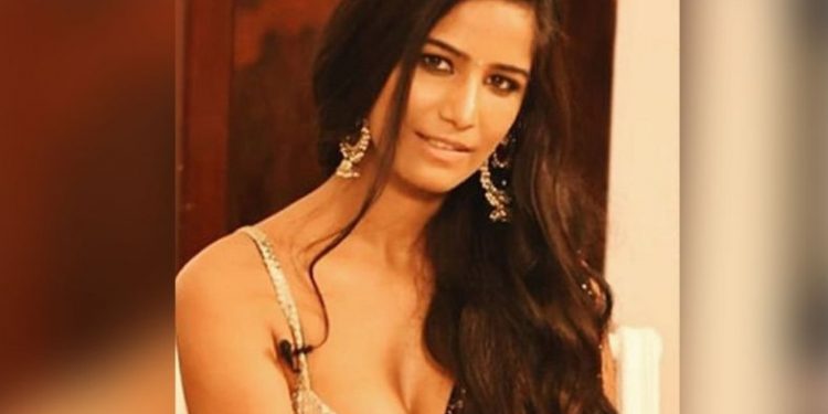 556079-poonam-panday
