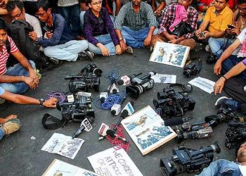 963223-media-persons