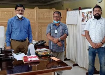 কোভিড১৯ আক্ৰান্ত ঠাইৰ পাচলি বন্ধ কৰাৰ দাবীত শিৱসাগৰ জিলা উপায়ুক্তক স্মাৰক পত্ৰ প্ৰদান