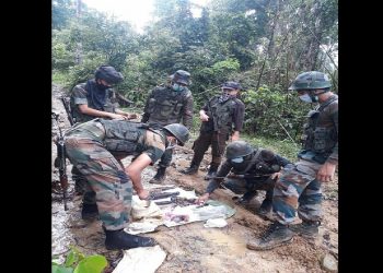 অৰুণাচলৰ চাংলাত সেনা আৰু আৰক্ষীৰ যৌথ অভিযানত বৃহৎ পৰিমাণৰ অস্ত্ৰ-শস্ত্ৰ উদ্ধাৰ