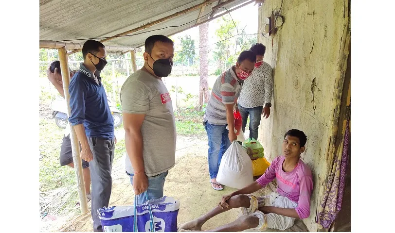 নৰ্থ-ইষ্ট নাওৰ বাতৰিৰ প্ৰভাৱ; কালুগাঁও জাপিসজীয়া গাঁৱৰ ভৱেন গগৈলৈ আটাছুৰ সহায়ৰ হাত