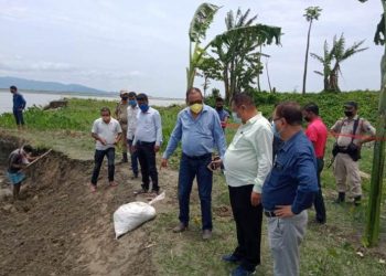 এম জি এনৰেগাৰ অধীনত বিশ্বনাথত সুৰক্ষা বান্ধ নিৰ্মাণৰ কাম আৰম্ভ