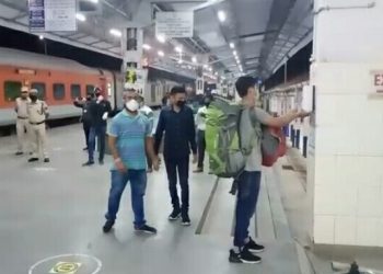 আজি ৰাতিপুৱাই দিল্লীৰ পৰা ডিব্ৰুগড় অভিমুখী দ্বিতীয়খন বিশেষ ৰেইল মৰিয়নীত উপস্থিত