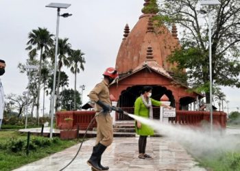 শিৱসাগৰৰ ঐতিহাসিক স্থানসমূহ চেনিটাইজ কৰি জন্মদিন পালন কৰিলে লাকী গগৈয়ে