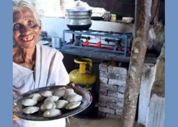 তামিলনাডুৰ ৮৫ বছৰীয়া ‘ইডলি আম্মা’ই নিজৰ লোকচান কৰি প্ৰব্ৰজিত শ্ৰমিকক ১ টকাত যোগান ধৰিছে ইডলি