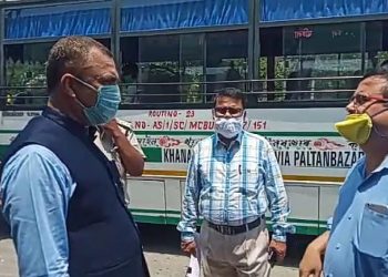 চিটি বাছে প্ৰয়োজনীয় নীতি-নিৰ্দেশনা মানিছেনে?; গুৱহাটীৰ ৰাজপথত পৰিবহন বিভাগৰ দলৰ নিৰীক্ষণ