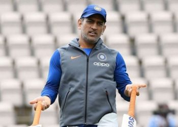 পুনৰ চলিছে অপপ্ৰচাৰ; টুইটাৰ ট্ৰেণ্ডত #DhoniRetires