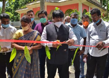 বোকাখাতত পৌৰ সভাৰ বিভিন্ন আঁচনিৰ কামৰ শুভাৰম্ভ মন্ত্ৰী অতুল বৰাৰ