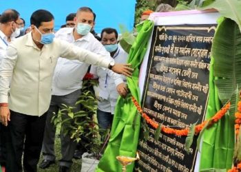 CM Sonowal laid the foundation stone for construction of 1903 houses for the workers in 15 Assam Tea Corporation Ltd owned gardens at Amluckie Tea Estate