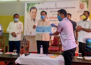 কাজিৰঙাত মুখ্য মন্ত্ৰী সৰ্বানন্দ সোণোৱাল; পাৰিপাৰ্শ্বিক উন্নয়ন সমিতিলৈ ২৪.৫৬ কোটিৰ চেক প্ৰদান