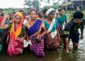 নিজ সমষ্টিতে জনৰোষৰ সন্মুখীন মন্ত্ৰী অতুল বৰা; সাহায্যৰ নামত মন্ত্ৰীয়ে দিয়া খাদ্য সামগ্ৰী প্ৰত্যাখান ৰাইজৰ
