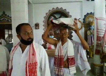 টীয়কৰ ঐতিহাসিক ঢেকীয়াখোৱা বৰনামঘৰত মহাপুৰুষ মাধৱদেৱৰ জন্মজয়ন্তী উদযাপন
