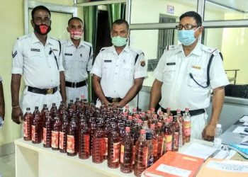 চুৰি হোৱা আটা বস্তাৰ সন্ধানত অভিযান চলাই দেশীয় সুৰাৰ ভাণ্ডাৰ উৎখাত বোকাখাত আৰক্ষীৰ