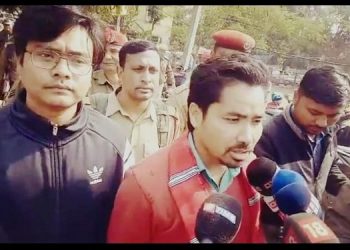 ধৈৰ্য কোঁৱৰ আৰু বিতু সোণোৱালৰ কোভিড-১৯ ফলাফল প’জিটিভ সন্দৰ্ভত কৃষক মুক্তি সংগ্ৰাম সমিতিৰ চৰকাৰ, প্ৰশাসন আৰু কাৰাগাৰত কৰ্তৃপক্ষলৈ ৭ টা প্ৰশ্ন