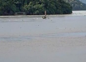 গুৱাহাটীত পুনৰ বিপদ সীমাৰ ওপৰেৰে বৈছে ব্ৰহ্মপুত্ৰ