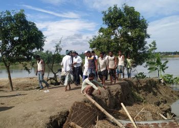 বিশ্বনাথৰ ভগ্ন মথাউৰি পৰিভ্ৰমণ কৰি উপায়ুক্তক সমস্যা সমাধানৰ আহ্বান জিলা ছাত্ৰ সন্থাৰ