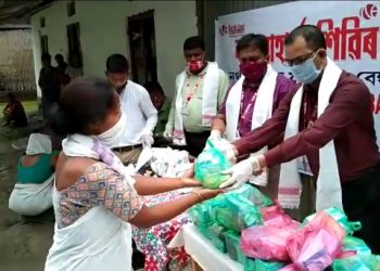 শিৱসাগৰৰ দিচাংমুখত নৰ্থ-ইষ্ট স্মল ফাইনেঞ্চ বেংকৰ বান সাহায্য বিতৰণ
