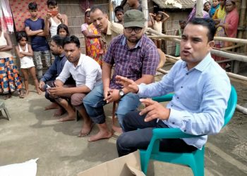 বন্যাৰ্তক খাদ্য সামগ্ৰী প্ৰদান বিশ্বনাথ জিলা সন্থাৰ
