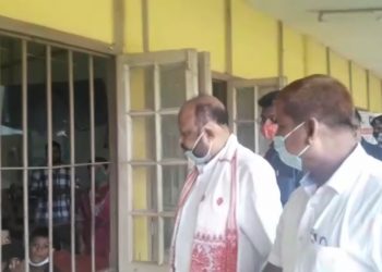 বৰপেটাত বান শিবিৰ পৰিদৰ্শন কৰি ৰাজ্যত আঞ্চলিক দলক শক্তিশালী কৰাৰ আহ্বান প্ৰাক্তন মুখ্য মন্ত্ৰী প্ৰফুল্ল কুমাৰ মহন্তৰ