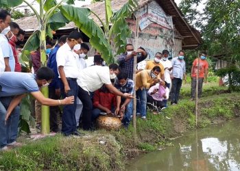 পুৰণিগুদামত মীন পালন বিষয়ক কাৰ্যসূচীত উপস্থিত বিধায়ক ৰূপক শৰ্মা; যুৱ প্ৰজন্মক মীন পালনক পেচা হিচাপে লোৱাৰ বাবে আহ্বান