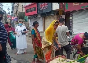 ল’কডাউনৰ মাজতে আজিৰে পৰা মহানগৰবাসী ৰাইজৰ বাবে ১৩৩ টা স্থানত শাক-পাচলিৰ যোগান জিলা প্ৰশাসনৰ