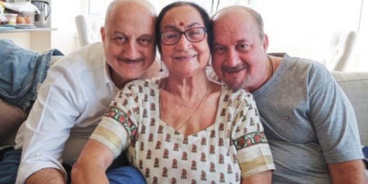 anupam-kher-mother-759