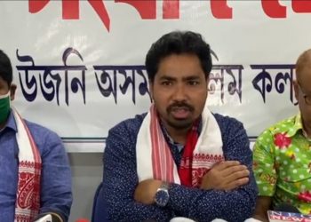 KMSS leader Dhoirjya Konwar addresses press in Sivasagar