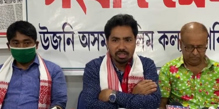 KMSS leader Dhoirjya Konwar addresses press in Sivasagar