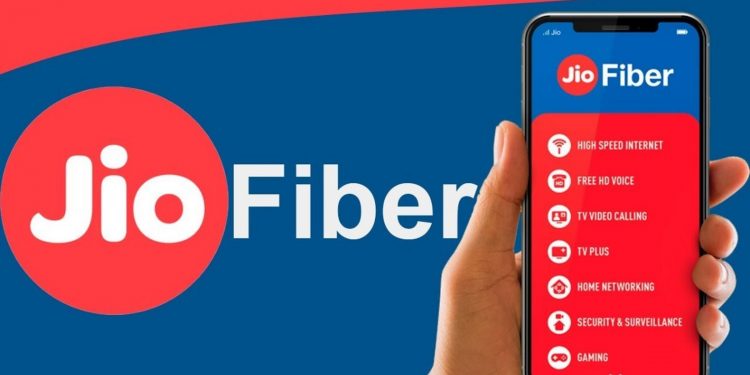 Free-JioFiber-calls-using-Landline-and-Smartphone