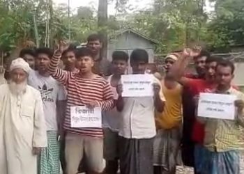 কোকিলাৰ গোলাপাৰাত বিদ্যুৎ বিভাগৰ বিৰুদ্ধে ৰাইজৰ প্ৰতিবাদ