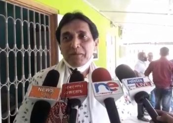 জুবিনে মন্ত্ৰীৰ দুৱাৰে দুৱাৰে ঘূৰি ফুৰাৰ প্ৰয়োজন নাছিল; বৰপেটাত জুবিনক সমালোচনা সাংসদ অজিত ভূঞাৰ