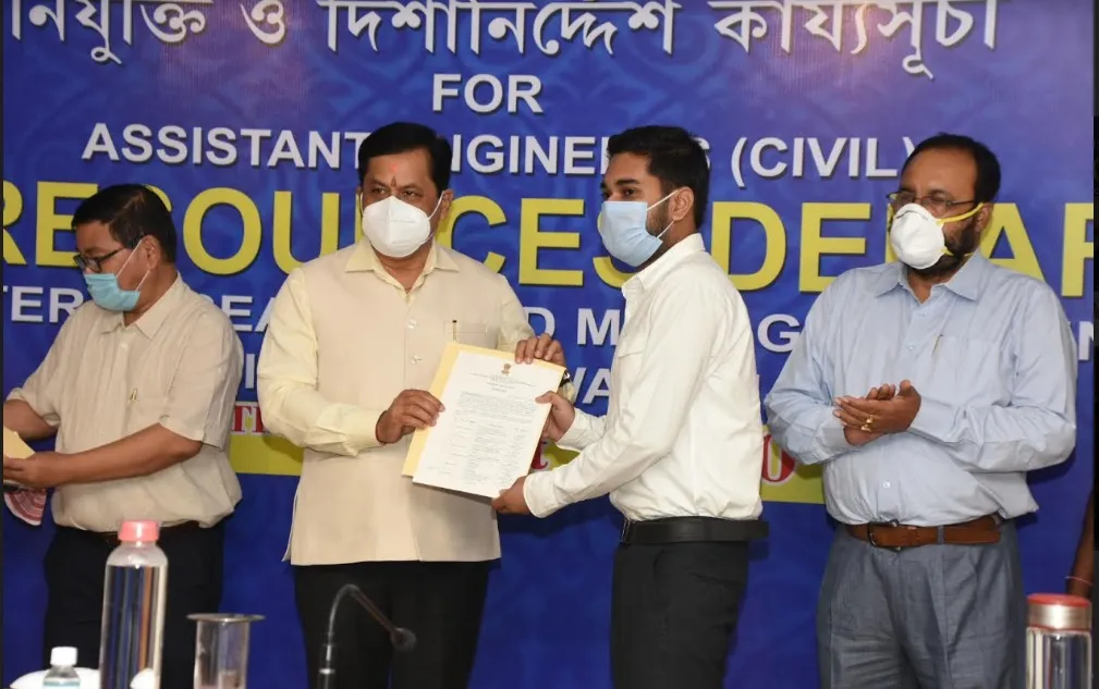 জলসম্পদ বিভাগৰ ৬৫ গৰাকী নৱনিযুক্ত সহকাৰী অভিযন্তাক নিয়োগপত্ৰ বিতৰণ মুখ্য মন্ত্ৰী সোণোৱালৰ