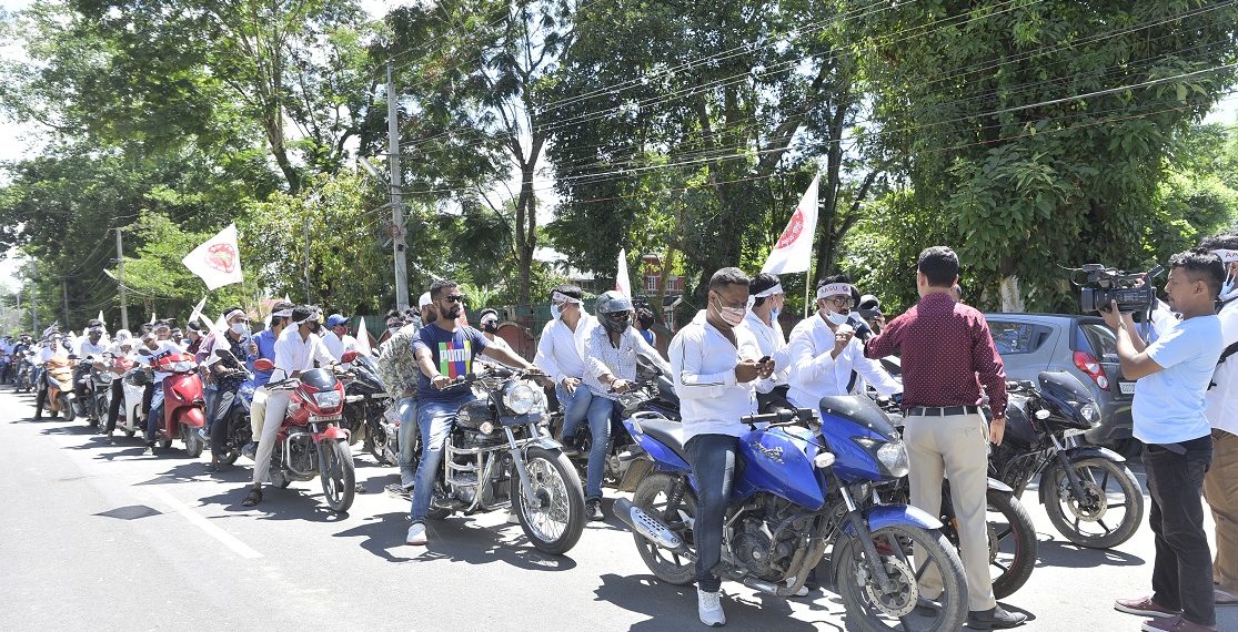 Jorhat: AASU takes out motorbike rally against CAA 2019