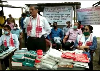 টীয়কৰ জাঁজীমুখত বিজেপিৰ উদ্যোগত পশু চিকিৎসা শিবিৰ অনুষ্ঠিত