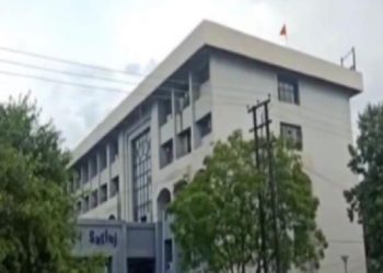 পাঞ্জাৱৰ চৰকাৰী ভৱনত ৰাষ্ট্ৰীয় পতাকা আঁতৰাই খালিস্তানী পাতাকা উৰুৱালে দুজন দুষ্কৃতিকাৰীয়ে